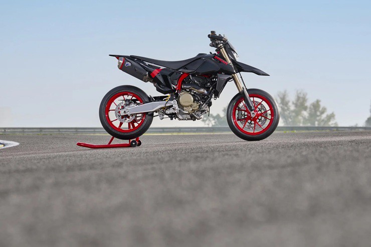 Ducati tung “quái thú mini” Hypermotard 698 Mono Nera, giá gần nửa tỷ - 1