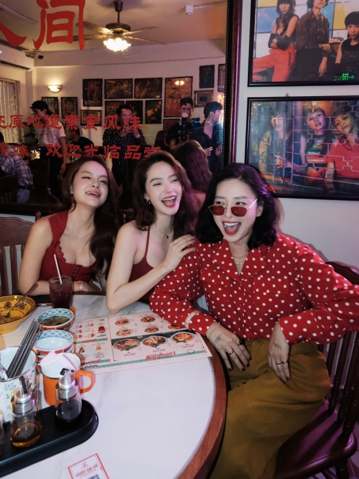 Ảnh sao 22/5: Mẹ đơn thân Bảo Anh chăm con gái ở bệnh viện - 2