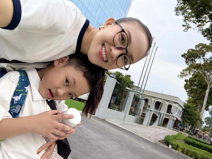 Gần đây, Thái Bích Ngọc thường xuyên đăng tải bài viết về con trai.