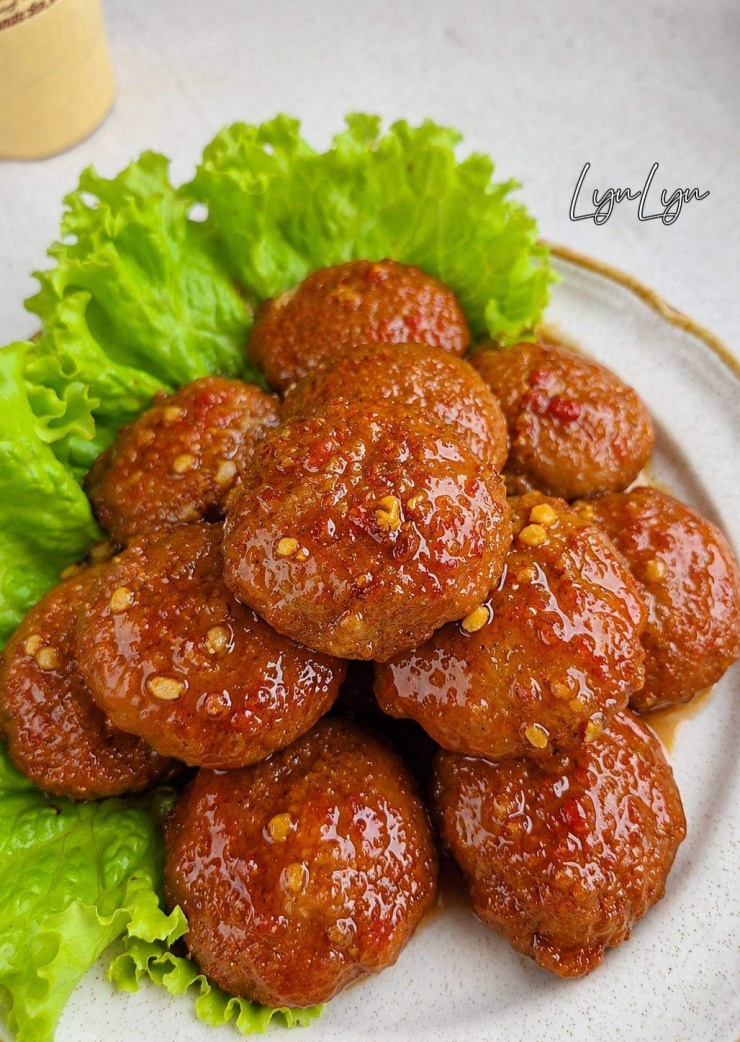 Làm món thịt viên chiên sốt mắm bơ tỏi đậm đà, mềm ẩm cực đưa cơm đừng quên cho loại bột này - 1