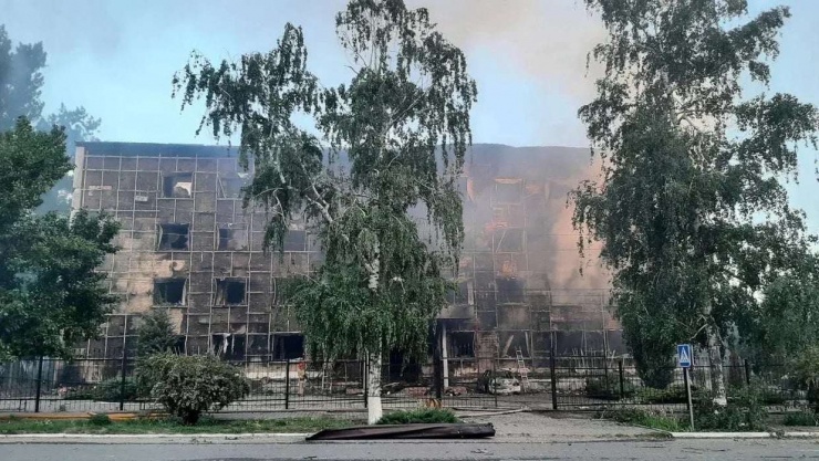 Trường Cao đẳng Nghề Starobelsk bị Ukraine tấn công. Ảnh RT