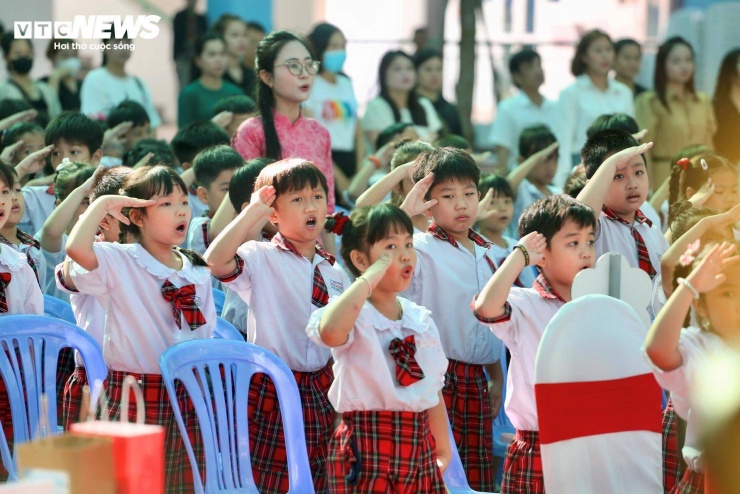 Nhiều phụ huynh còn chưa rõ về cách đánh giá học sinh tiểu học. (Ảnh minh họa)