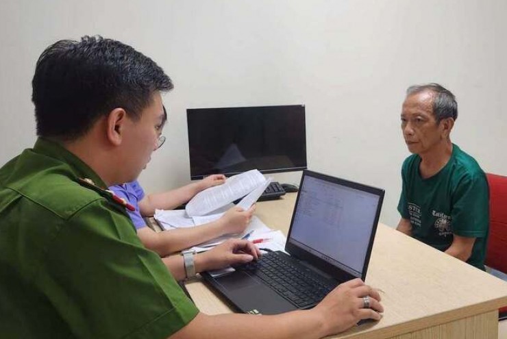 Tạm giữ 'thần y' lừa chữa bệnh bằng nước ion kiềm, thu lợi gần 100 tỷ đồng