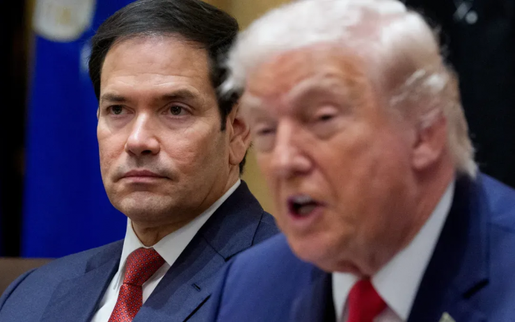 Ngoại trưởng Mỹ Marco Rubio (bên trái) và Tổng thống Mỹ Donald Trump trong cuộc họp nội các tại Nhà Trắng, ngày 29/1/2026. (Ảnh: CNP/Bloomberg)