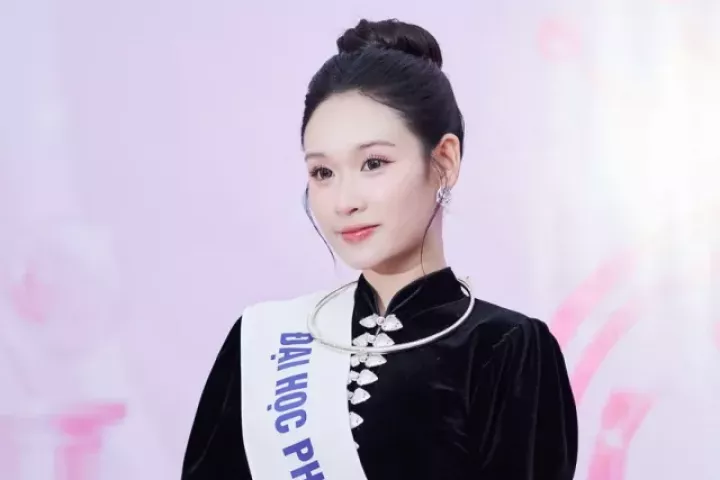 Nữ sinh Phenikaa diện đồ dân tộc Thái, nhan sắc gây chú ý tại Ngày hội tuyển sinh Hoa hậu Việt Nam 2026