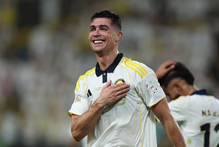 Ronaldo rơi lệ cùng Al Nassr đăng quang, chấm dứt 3 năm không danh hiệu