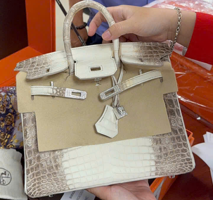 Túi xách Hermes bạch tạng của bà Trương Mỹ Lan được một người mua lại giá 11,6 tỷ đồng. Ảnh: Trung tâm Dịch vụ đấu giá tài sản TP HCM