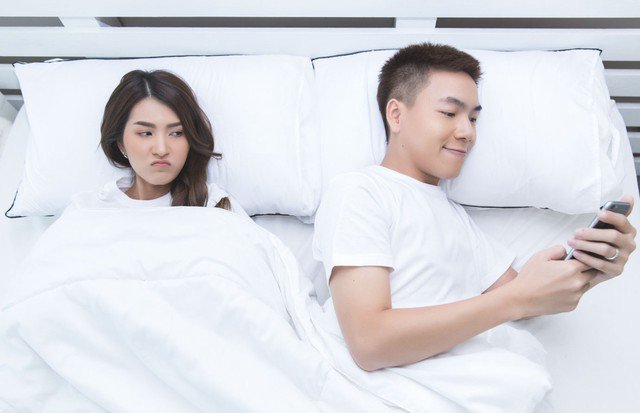 Theo các chuyên gia tâm lý, ngoại tình không tình dục thường bắt đầu từ việc một người tìm kiếm sự đồng cảm, lắng nghe hoặc chia sẻ cảm xúc ở bên ngoài mối quan hệ hiện tại. Ảnh minh họa