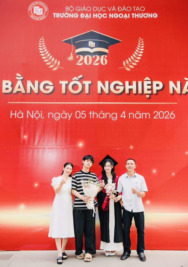 Nữ sinh Ngoại thương xinh đẹp tốt nghiệp xuất sắc, rinh loạt giải Olympic Toán, Tin - 5