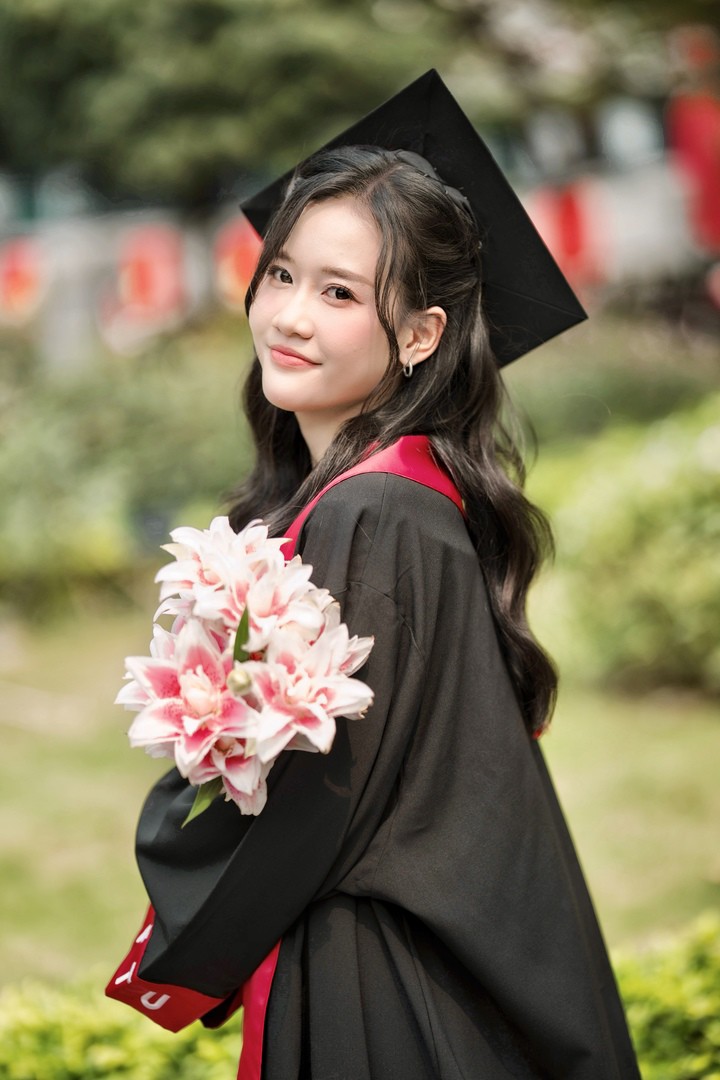 Nữ sinh Ngoại thương xinh đẹp tốt nghiệp xuất sắc, rinh loạt giải Olympic Toán, Tin - 12