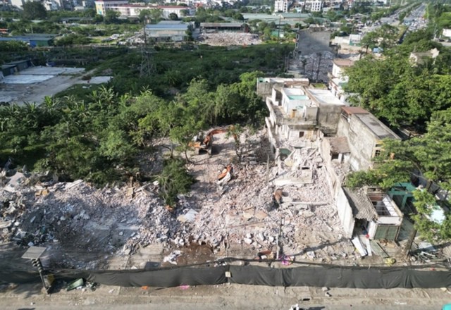 Giải phóng mặt bằng nút giao Phạm Tu - đường 70. Ảnh: Minh Ngọc