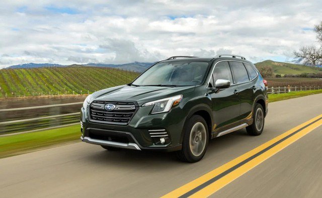 Subaru Forester form cũ tồn kho được nhập khẩu từ Thái Lan. Ảnh: Forester