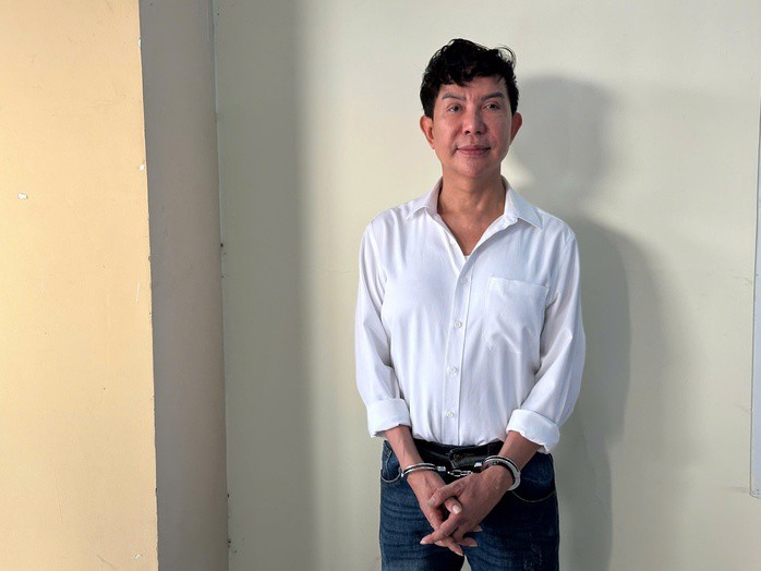 Ca sĩ Long Nhật