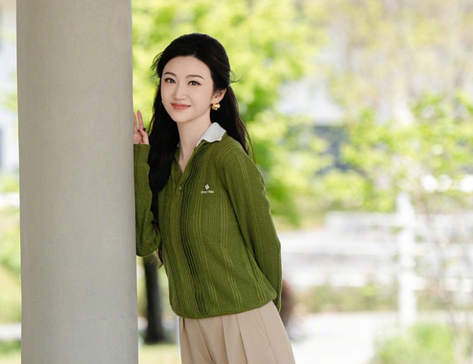 Cảnh Điềm được khen là 'đệ nhất mỹ nữ Bắc Kinh'. Ảnh: Weibo