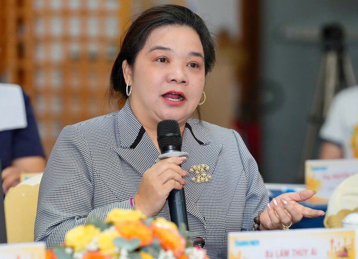 Bà Lâm Thúy Ái phát biểu tại hội thảo