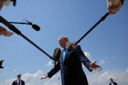 Ông Trump 'chê' Mỹ thua xa Nga về tàu phá băng