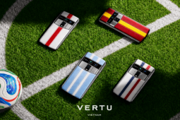 Cận cảnh Vertu Agent Q World Cup Edition, smartphone AI dành cho giới sưu tầm