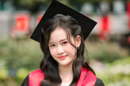 Nữ sinh Ngoại thương xinh đẹp tốt nghiệp xuất sắc, rinh loạt giải Olympic Toán, Tin