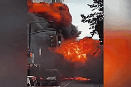 VIDEO: Xe phát nổ tạo thành quả cầu lửa khổng lồ ở New York