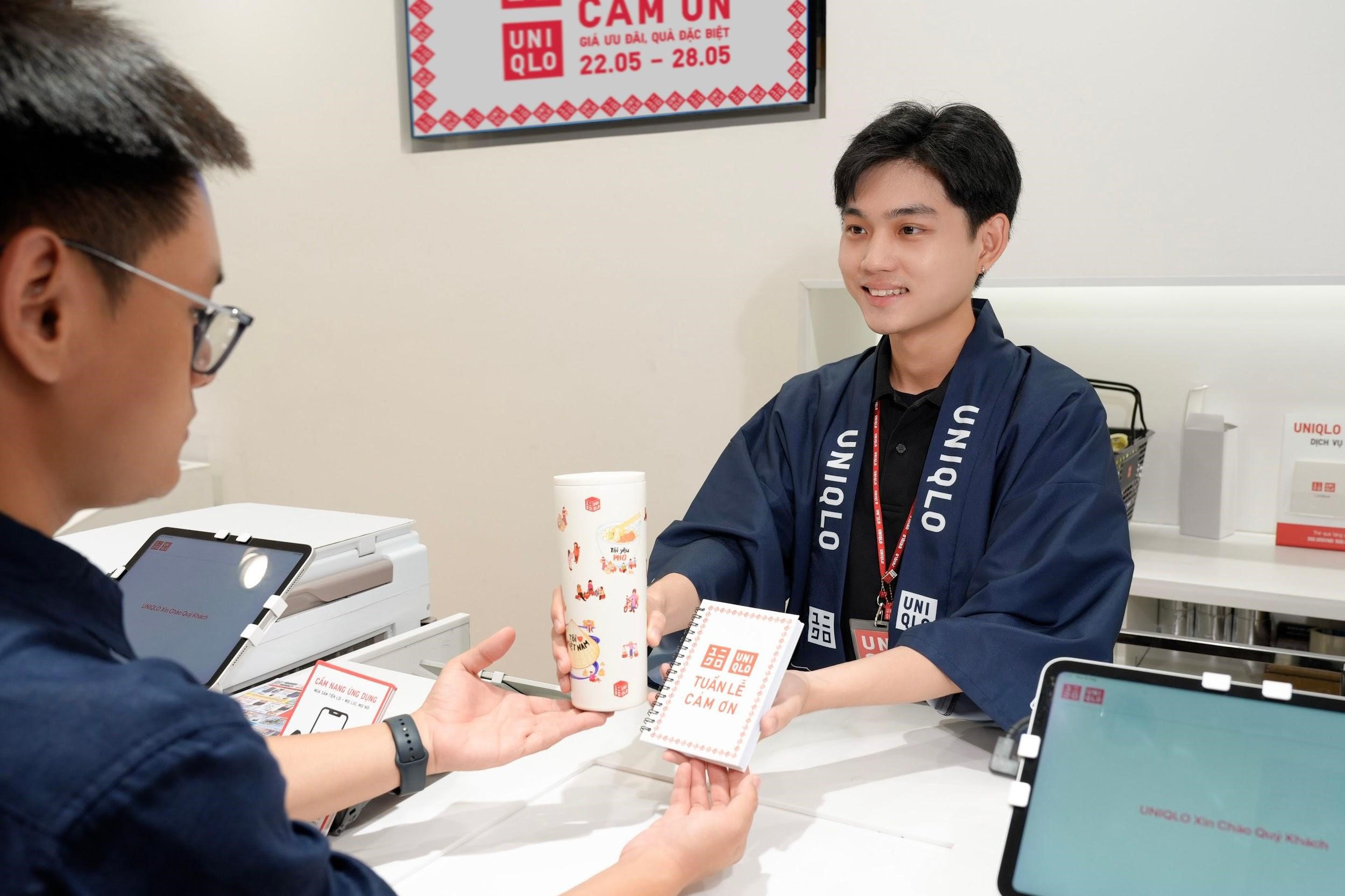 Ly giữ nhiệt độc quyền lấy cảm hứng từ những biểu tượng văn hóa Việt là mục tiêu săn đón hàng đầu của nhiều bạn trẻ trong 3 ngày đầu tiên (22-24/5) diễn ra Tuần Lễ Cảm Ơn.