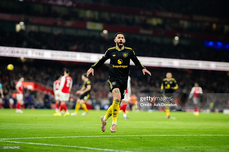 MU ngược dòng cảm xúc trước Arsenal