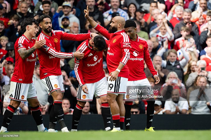 Chiến thắng giàu cảm xúc giúp MU chính thức khóa chặt top 3 Premier League