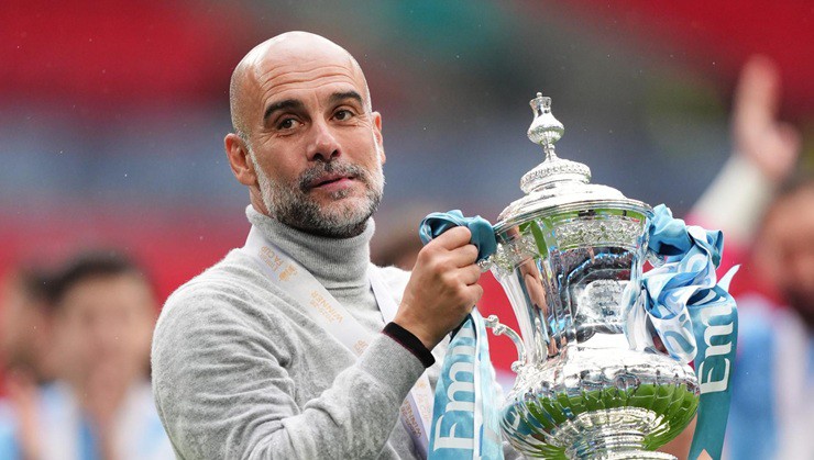 Pep Guardiola mang về cú đúp danh hiệu quốc nội cho Man City trong mùa giải cuối cùng tại Etihad