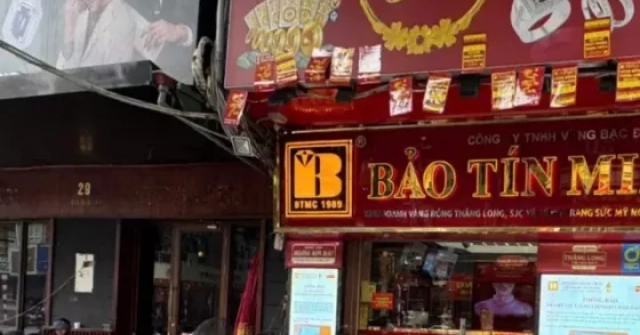 Cảnh tượng lạ trên "phố vàng" Hà Nội