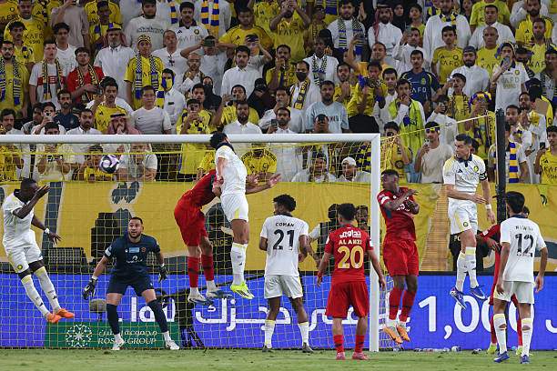 Phải chờ hơn nửa tiếng, nhưng Al Nassr rốt cuộc có bàn mở tỷ số từ cú đánh đầu của Mane phút 34