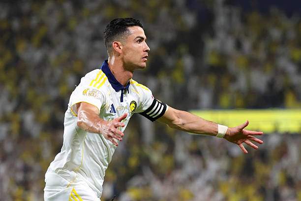 Cú đặt lòng của Ronaldo vào góc xa đã không chạm bất kỳ ai và đi thẳng vào lưới Damac, mang lại bàn thắng quý giá cho Al Nassr