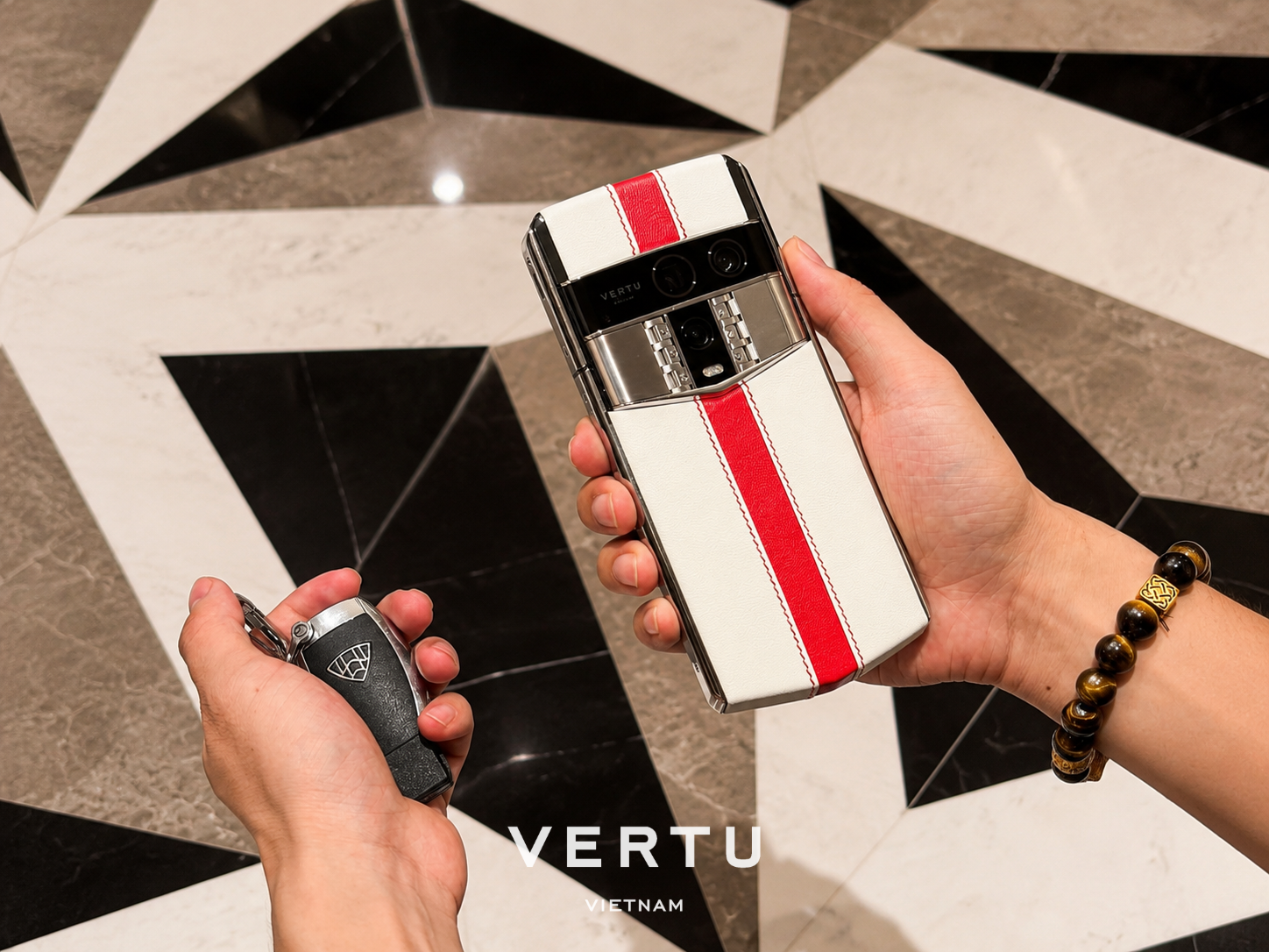 Cận cảnh Vertu Agent Q World Cup Edition, smartphone AI dành cho giới sưu tầm - 5