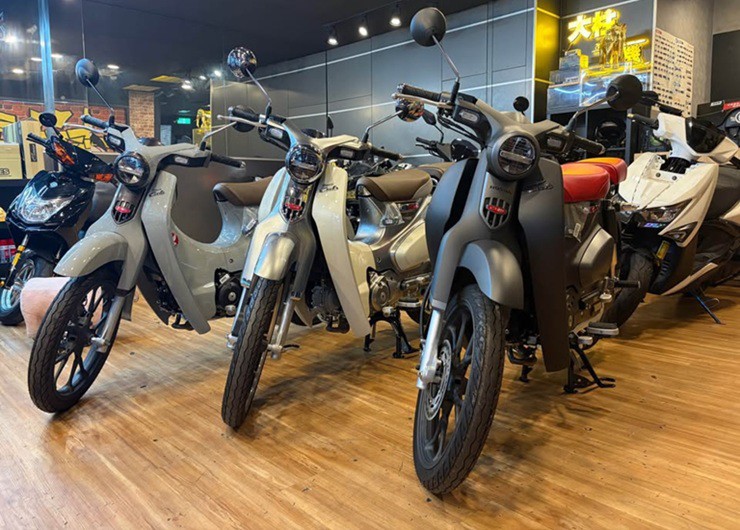 Super Cub tiếp tục "đội giá" gần 40 triệu đồng - 1