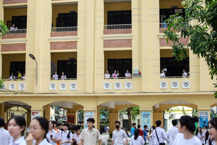 Thi vào lớp 10 luôn diễn ra cạnh tranh gắt gắt ở các địa phương. Ảnh: TA