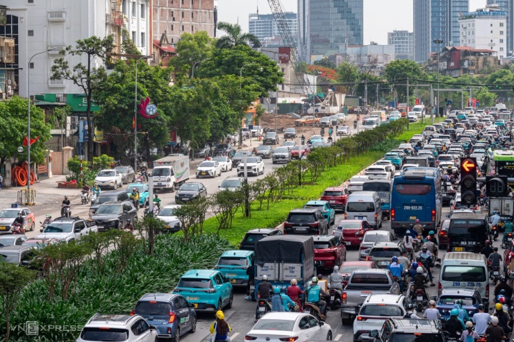 Hiện trạng tuyến đường dự kiến phân làn đảo chiều ở Hà Nội - 1