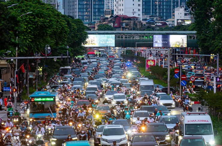 Hiện trạng tuyến đường dự kiến phân làn đảo chiều ở Hà Nội - 5