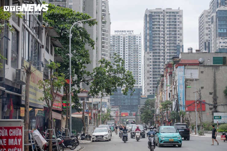 Dự án cải tạo, mở rộng đường Nguyễn Tuân được phê duyệt từ năm 2018 với tổng mức đầu tư gần 400 tỷ đồng. Tuyến đường dài khoảng 720m, nối từ đường Nguyễn Trãi đến khu vực ngõ 162 Nguyễn Tuân.