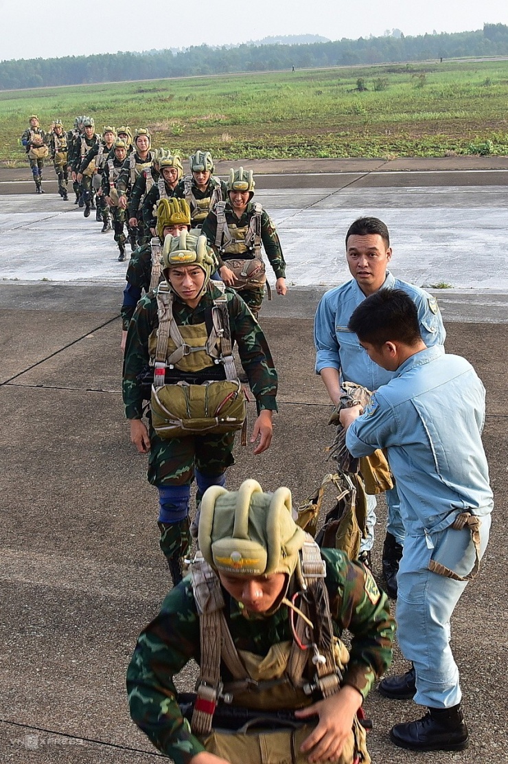Đặc công, trinh sát huấn luyện nhảy dù đường không - 3