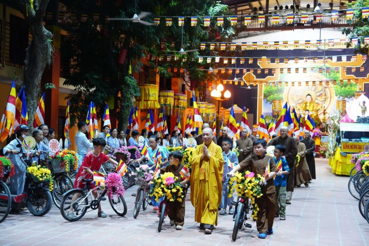 Phật đản mồng 8 hay rằm tháng Tư mới đúng, Hòa thượng Thích Bảo Nghiêm lý giải bất ngờ - 2