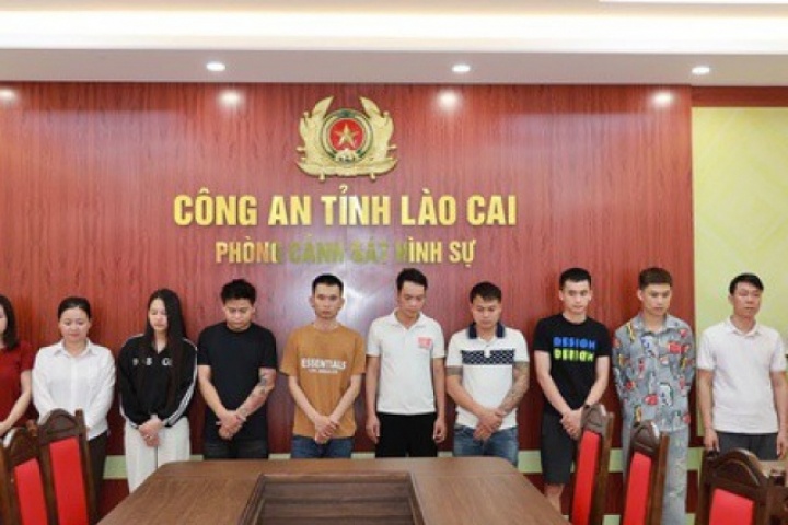 Bắt 11 đối tượng lừa đảo bằng trò 'đổ thạch' online