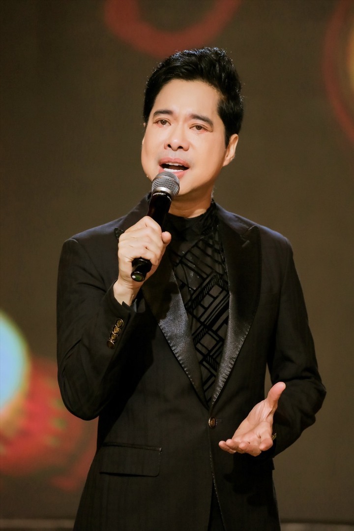 Ca sĩ Ngọc Sơn mệnh danh là "Ông hoàng nhạc sến".