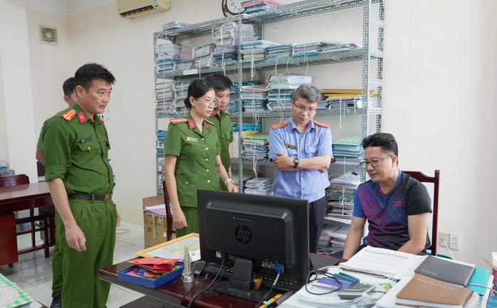 Cơ quan Cảnh sát điều tra khám xét nơi làm việc của Trường