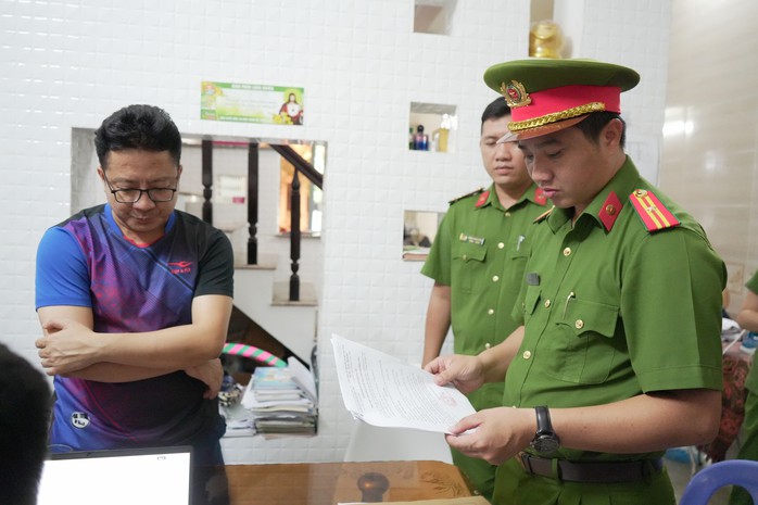 Cơ quan Cảnh sát điều tra tống đạt các quyết định tố tụng đối với Trường
