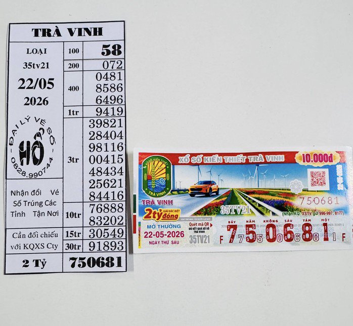 Giải độc đắc và giải an ủi của vé số Trà Vinh trúng tại tỉnh Cà Mau. Ảnh: ĐLVS Hổ