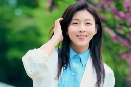 'Hoàng hậu Ki' Ha Ji Won gây sốt với phong cách sinh viên