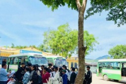 Xúc động hành trình vượt 45km đường núi của thầy cô đưa học sinh vùng cao đi thi lớp 10 ở Đà Nẵng