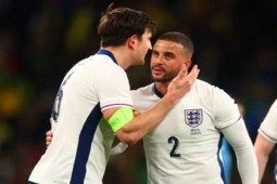 Walker sững sờ khi Maguire, Alexander-Arnold  & amp; Foden không được dự World Cup với ĐT Anh