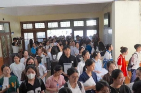 Thí sinh tham dự kỳ thi Đánh giá năng lực 2026 của ĐH Sư phạm Hà Nội đông kỷ lục
