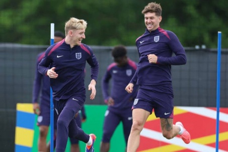 Tin nóng chuyển nhượng 23/5: Sếp Bayern xác nhận quan tâm đến Gordon, bác tin đồn John Stones