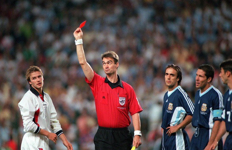 Beckham bị truất quyền thi đấu, trước khi ĐT Anh để thua Argentina trong loạt sút luân lưu