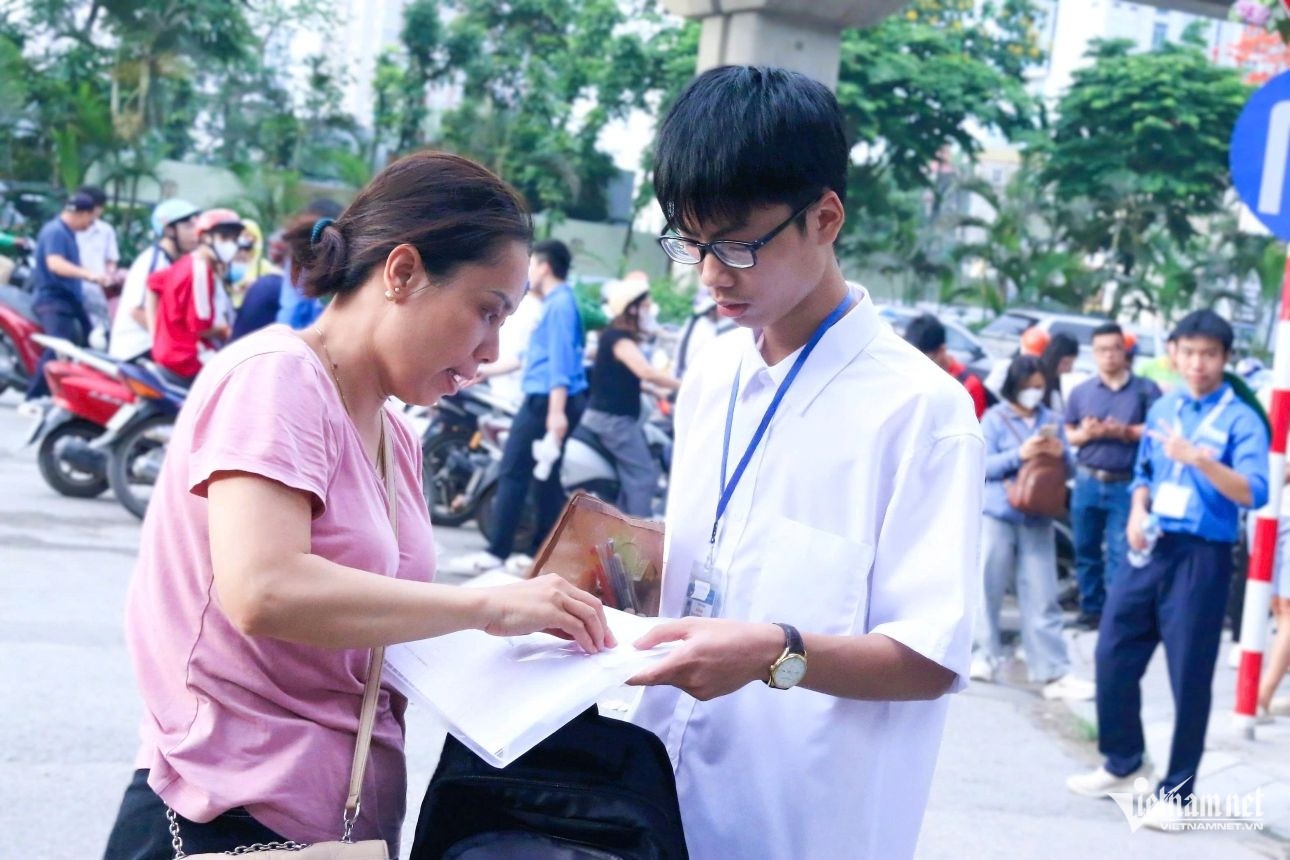 
Thí sinh tham dự kỳ thi chuyên tại Trường THPT Chuyên Khoa học Tự nhiên năm 2026. Ảnh: Thanh Hùng